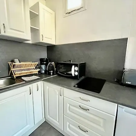 2 Pieces - Place Morny Daire *